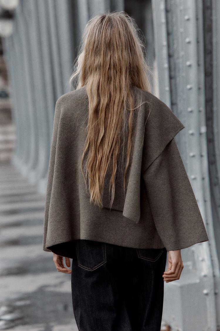 SHORT KNIT COAT WITH INTEGRATED SCARF